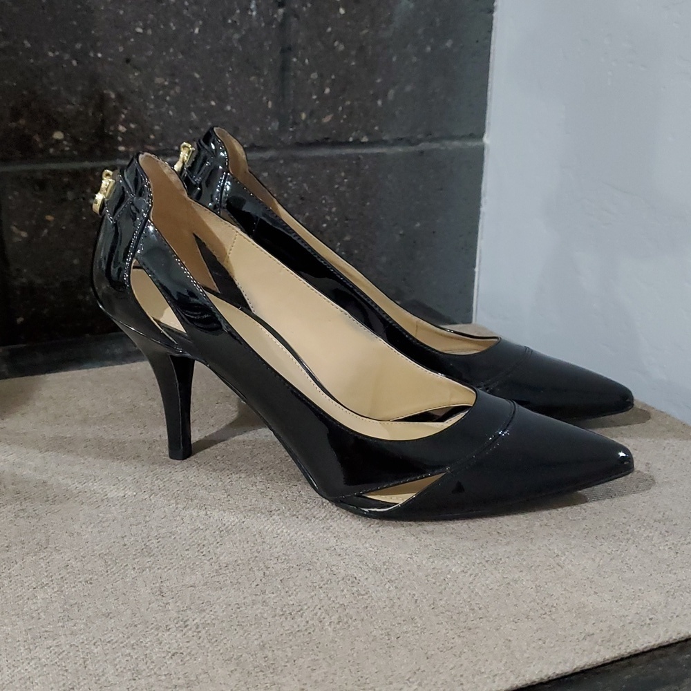 Michael Kors Black Patent Leather Heels Size 7 MK Emblem Church Career Chic Powe